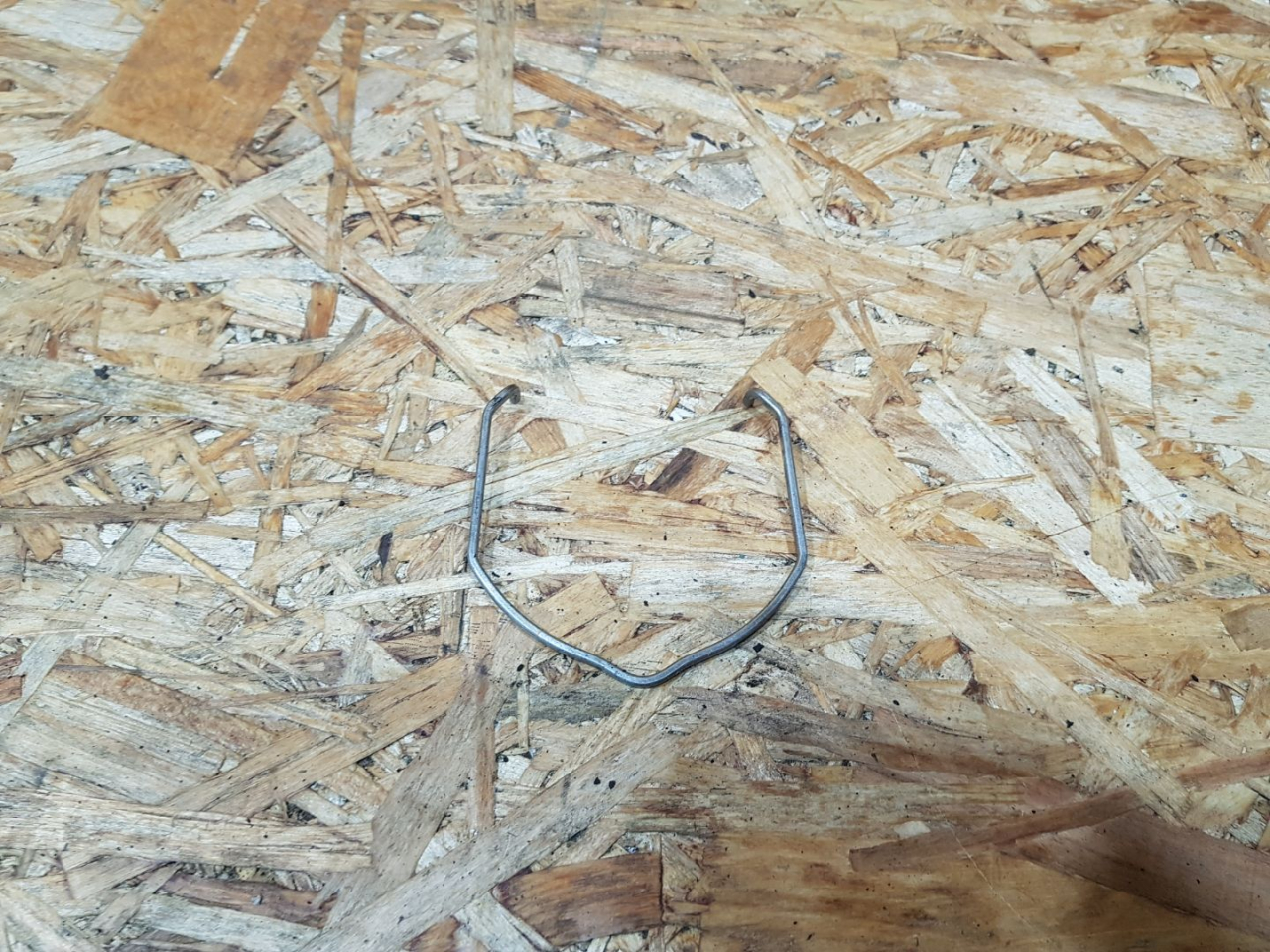 хомут (скоба) патрубка BMW 3 серия F30/F31/F34 F30 2014, 2.0 л., дизель, МКПП, седан, полный привод, правый руль - фото №1