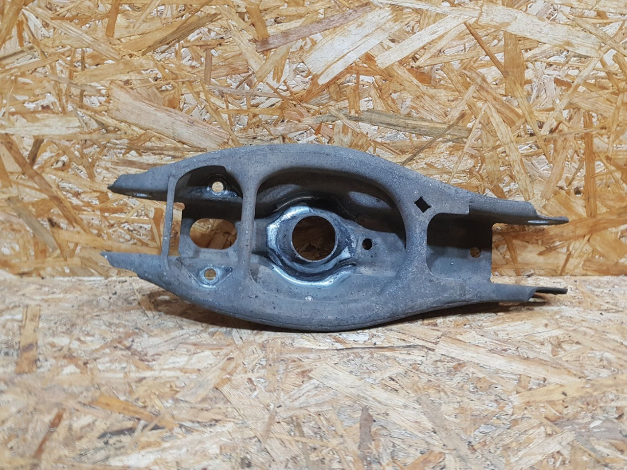 рычаг задний BMW X1 E84 2011, 2.0 л., N47 D20 C, дизель, АКПП, внедорожник 5 дв., полный привод, правый руль, 33326772899, 6772899, 33326765480, 6765480, 33324031876, 4031876 - фото №1