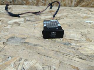 разъем AUX / USB BMW 1 серия F40 2024, бензин, МКПП, черный, хетчбэк 5 дв., передний привод, 5A84161, 84105A84161