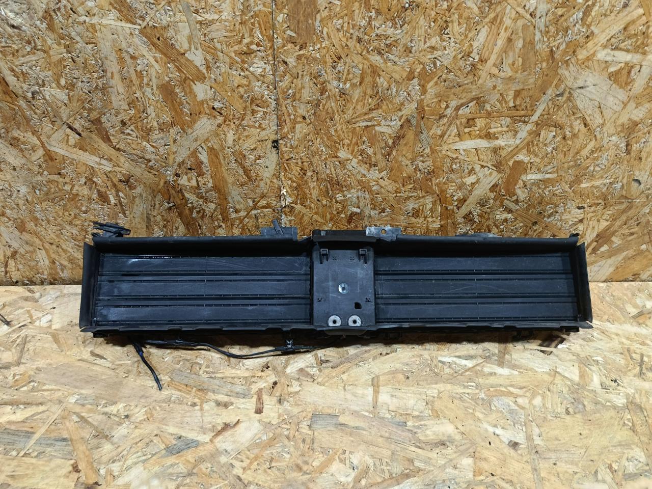 жалюзи BMW 1 серия F40 2024, бензин, МКПП, черный, хетчбэк 5 дв., передний привод, 51135A48F41, 5A48F41, 51137455720, 7455720 - фото №1