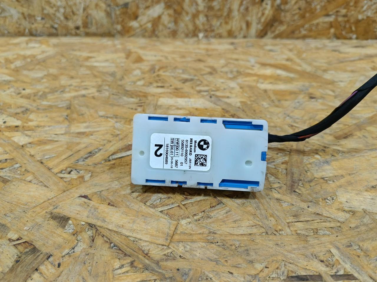 распределитель тока BMW 5 серия G30/G31 G30 2018, 3.0 л., дизель, АКПП, серый, седан, полный привод, правый руль, 6992957, 61356992957, 61358795478, 8795478, 61356839218, 6839218, 61356829427, 6829427 - фото №1