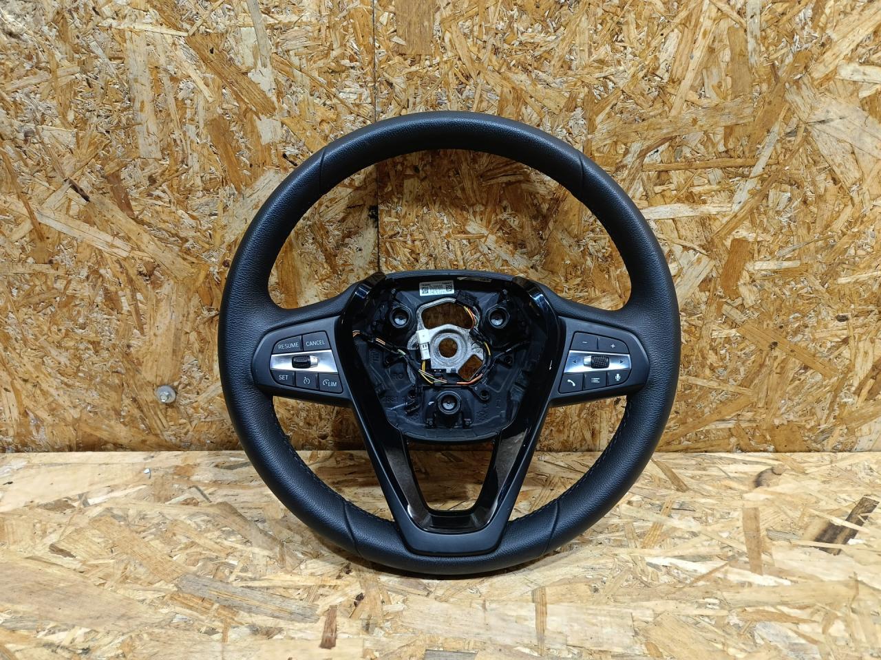 руль BMW 1 серия F40 2024, бензин, МКПП, черный, хетчбэк 5 дв., передний привод, 7846682, 32309484768, 9484768 - фото №1