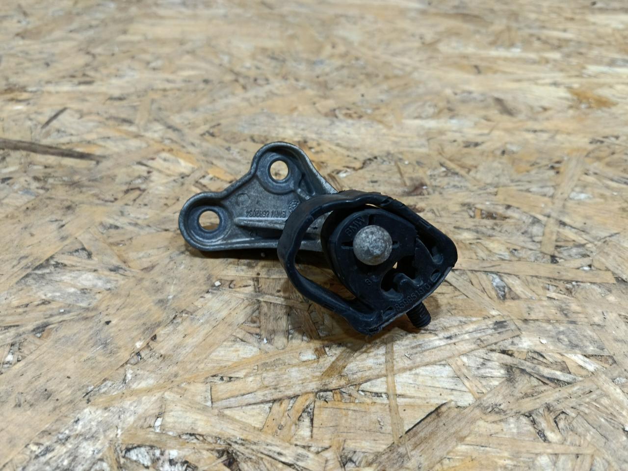 кронштейн глушителя BMW 5 серия G30/G31 G31 2020, 3.0 л., дизель, АКПП, универсал, полный привод, правый руль, 8582034, 18208582034 - фото №1