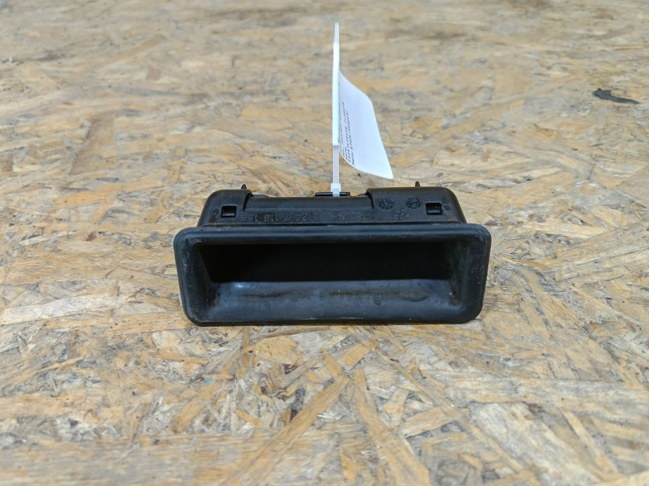 кнопка открытия багажника BMW X5 E70 2008, 3.0 л., дизель, АКПП, серый, внедорожник 5 дв., полный привод, правый руль, 51247118158, 7118158 - фото №1