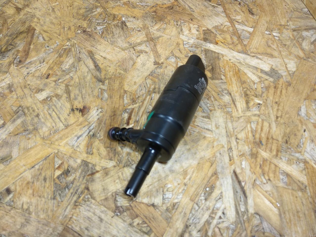 насос (моторчик) омывателя фар BMW X5 E70 2008, 3.0 л., дизель, АКПП, внедорожник 5 дв., полный привод, правый руль, 67126973097, 6973097, 67128377430, 8377430, 67120154875, 0154875, 67128362157, 8362157 - фото №1