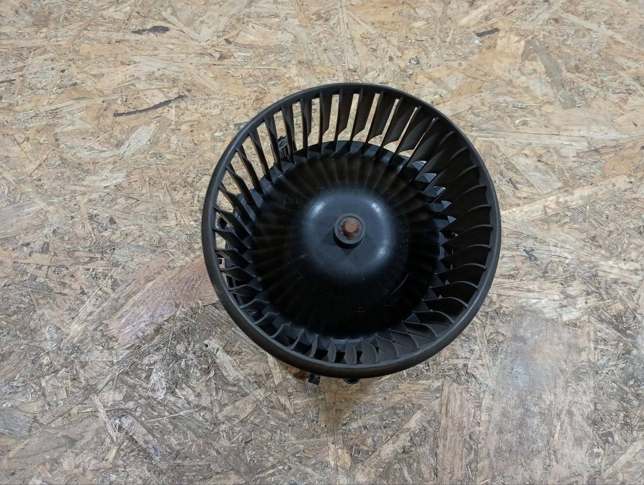 моторчик печки BMW X2 F39 2018, 2.0 л., дизель, МКПП, внедорожник 5 дв., полный привод, правый руль, 64119297752, 9297752 - фото №1