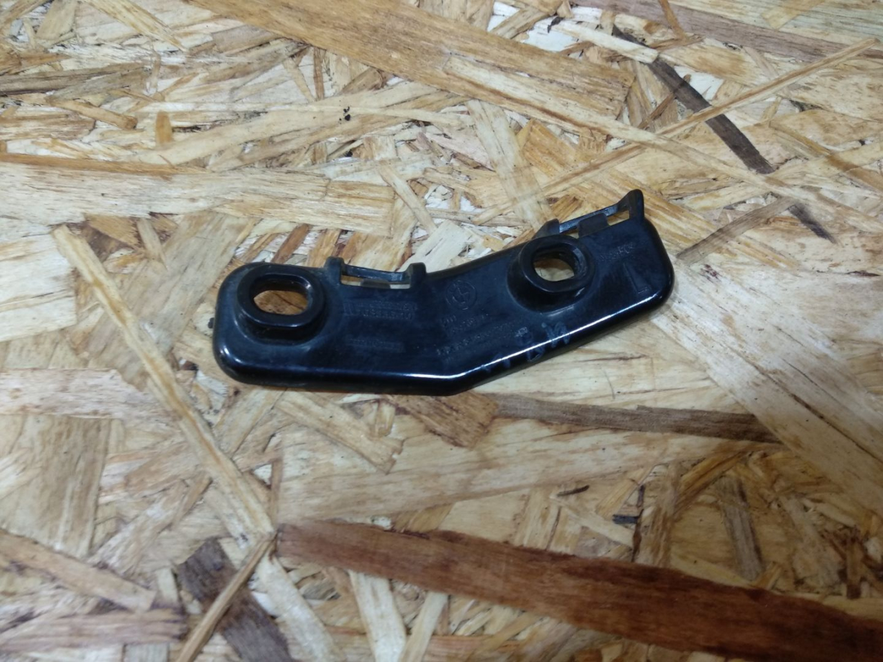 крепление ( кронштейн ) крыла BMW X1 F48 2016, 2.0 л., дизель, АКПП, белый, внедорожник 5 дв., передний привод, правый руль, 7354769, 51117354769 - фото №1