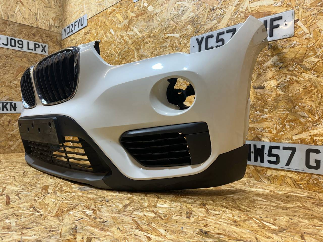 заглушка (решетка) в бампер BMW X1 F48 2016, 2.0 л., дизель, АКПП, белый, внедорожник 5 дв., передний привод, правый руль, 51117453981, 7453981 - фото №1