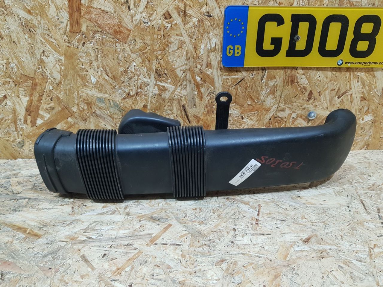 воздухозаборник BMW X5 E70 2007, 4.8 л., бензин, АКПП, серебро, внедорожник 5 дв., полный привод, правый руль, 7548901, 13717548901, 7548900, 13717548900 - фото №1