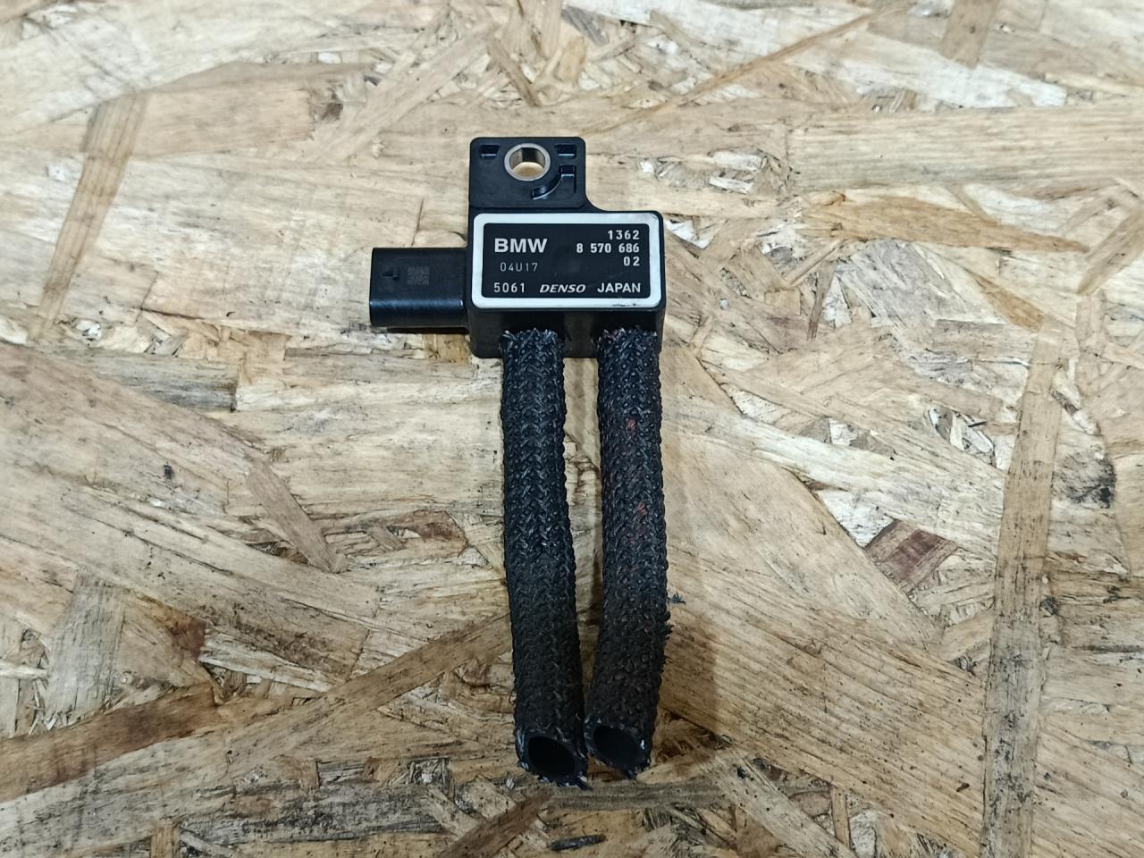 датчик давления (температуры) выхлопных газов BMW 5 серия G30/G31 G30 2017, 3.0 л., дизель, АКПП, синий, седан, полный привод, правый руль, 8570686, 13628570686 - фото №1