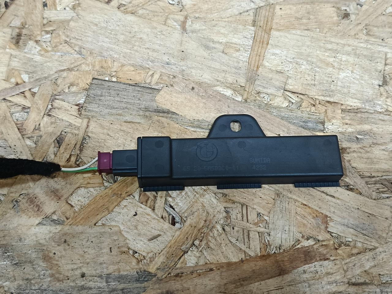 Антенна системы комфортного доступа BMW 1 серия F40 2024, бензин, МКПП, черный, хетчбэк 5 дв., передний привод, 5A5D3C0 - фото №1