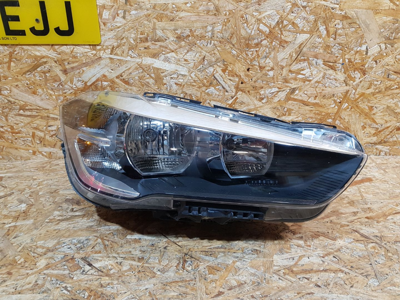 фара правая BMW X1 F48 2016, 2.0 л., дизель, АКПП, белый, внедорожник 5 дв., передний привод, правый руль, 7346536, 63117346536 - фото №1