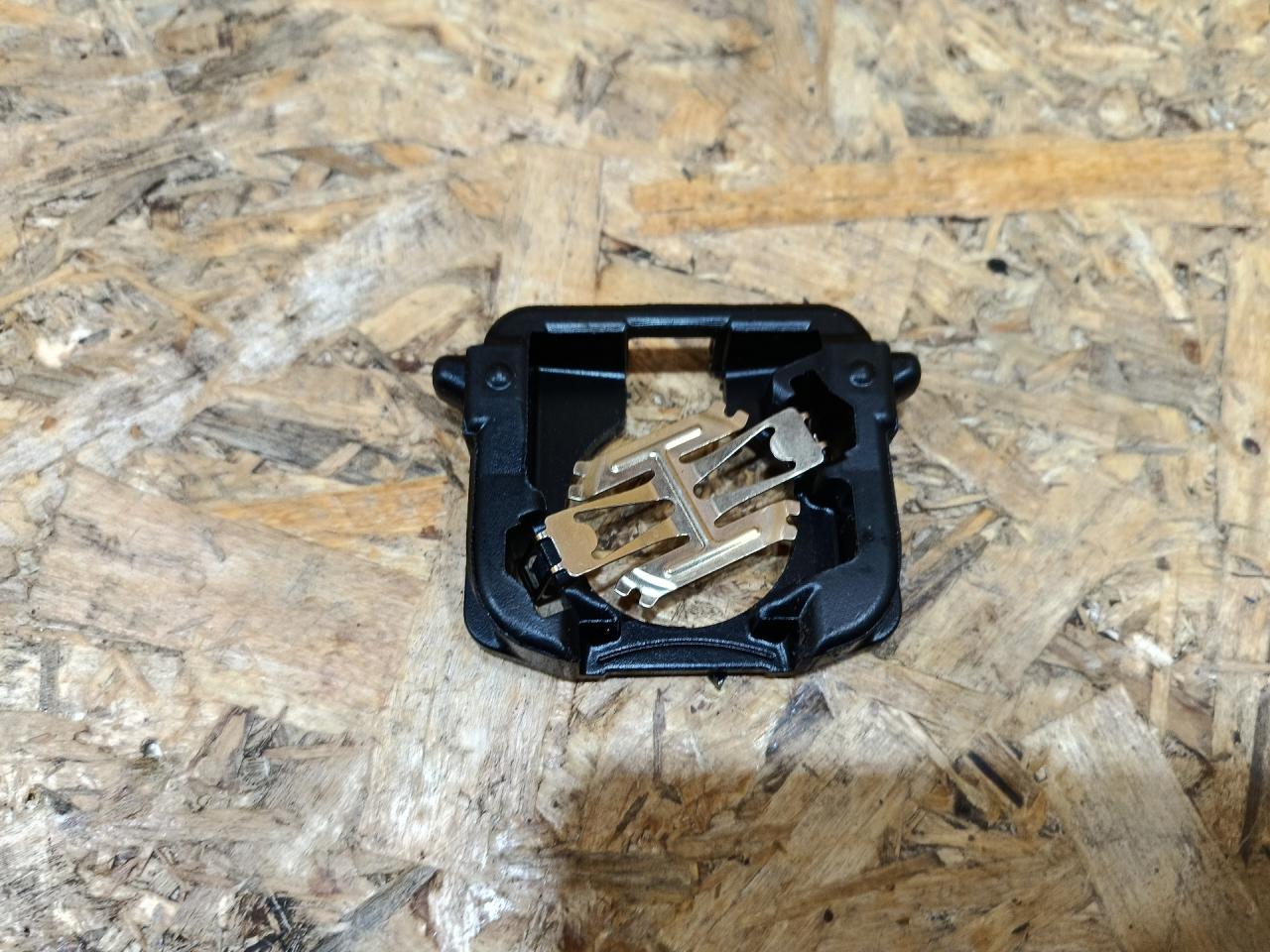 кронштейн (крепление) BMW X1 F48 2016, 2.0 л., дизель, АКПП, белый, внедорожник 5 дв., передний привод, правый руль - фото №1