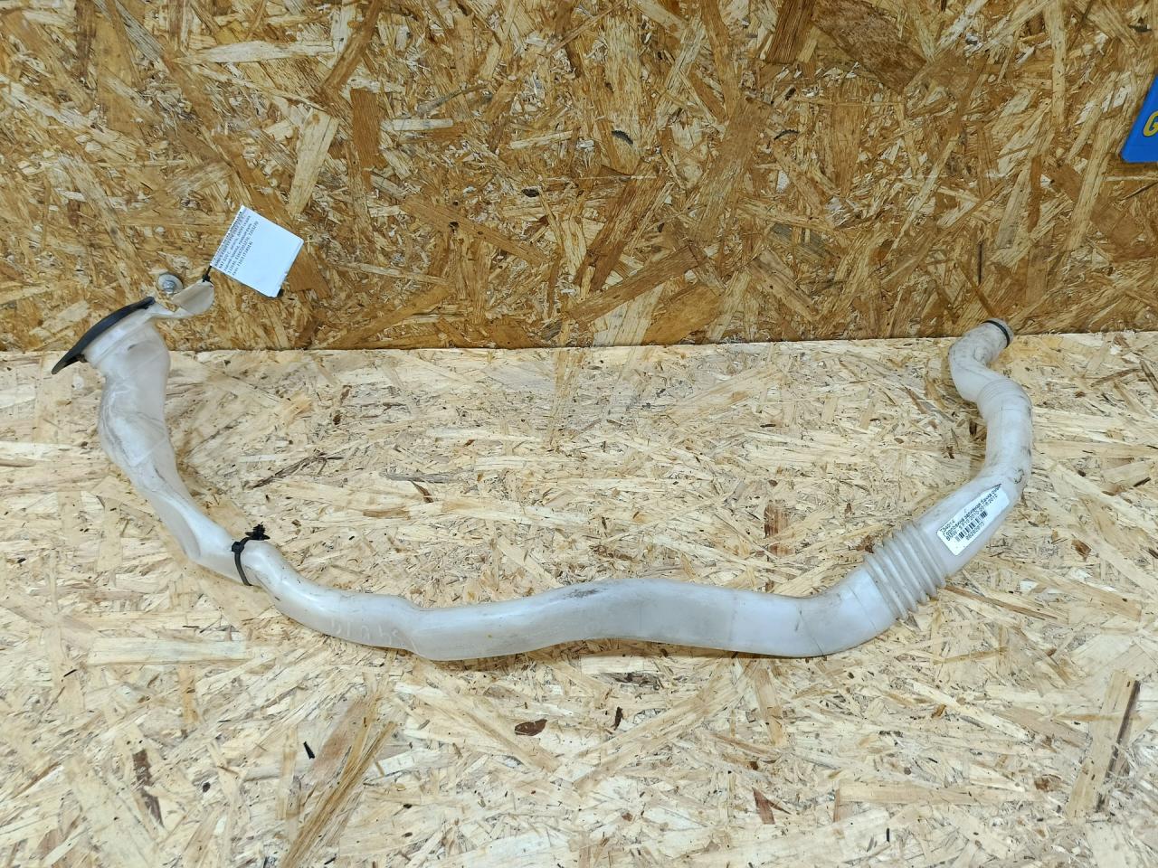 горловина бачка омывателя BMW 5 серия F07/F10/F11 F10 2012, 2.0 л., N47 D20 C, дизель, АКПП, седан, задний привод, правый руль, 61667203270, 7203270, 132640 - фото №1