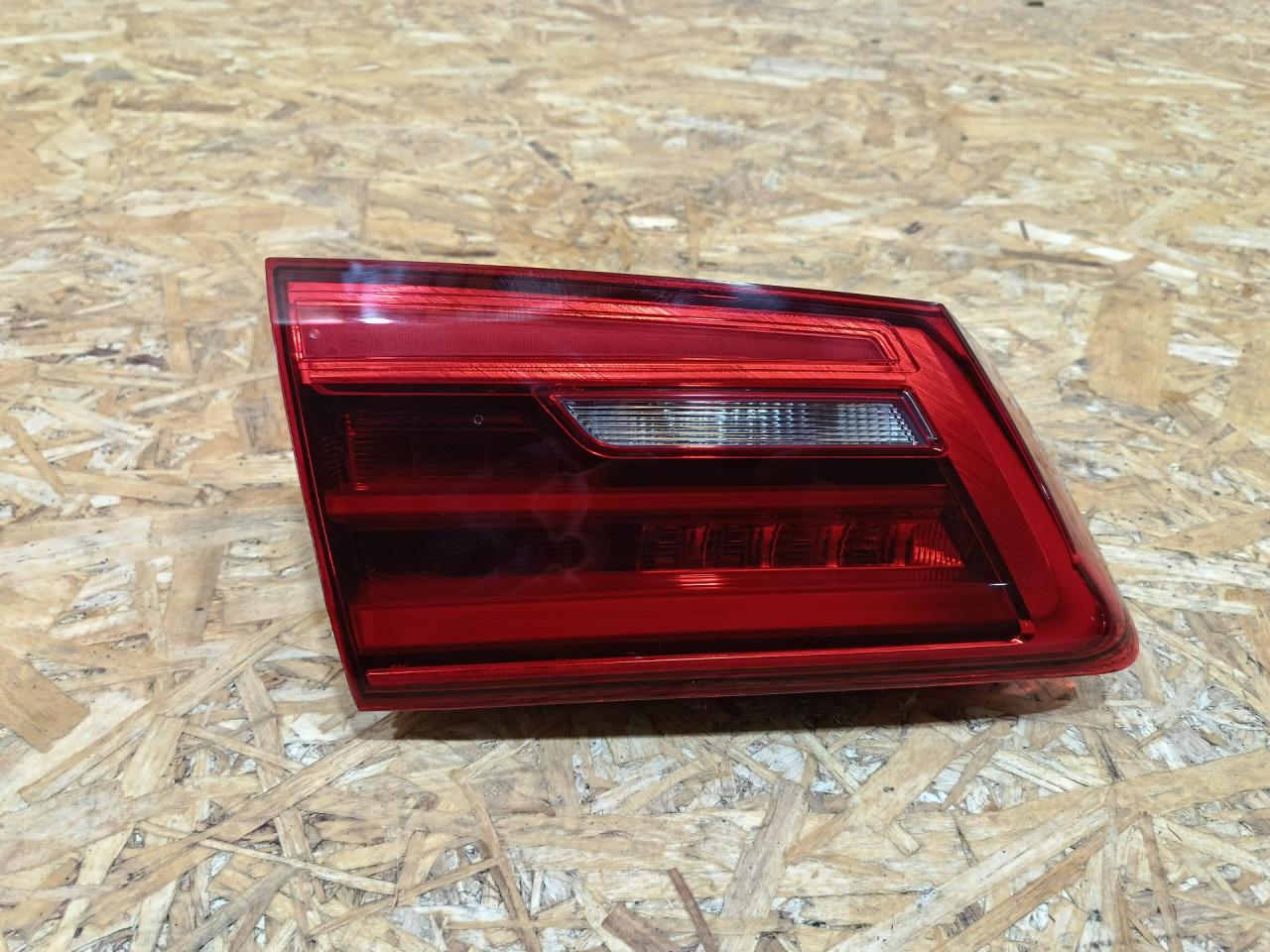 фонарь крышки багажника левый BMW 5 серия G30/G31 G30 2018, 3.0 л., дизель, АКПП, серый, седан, полный привод, правый руль, 7376473, 63217376473 - фото №1