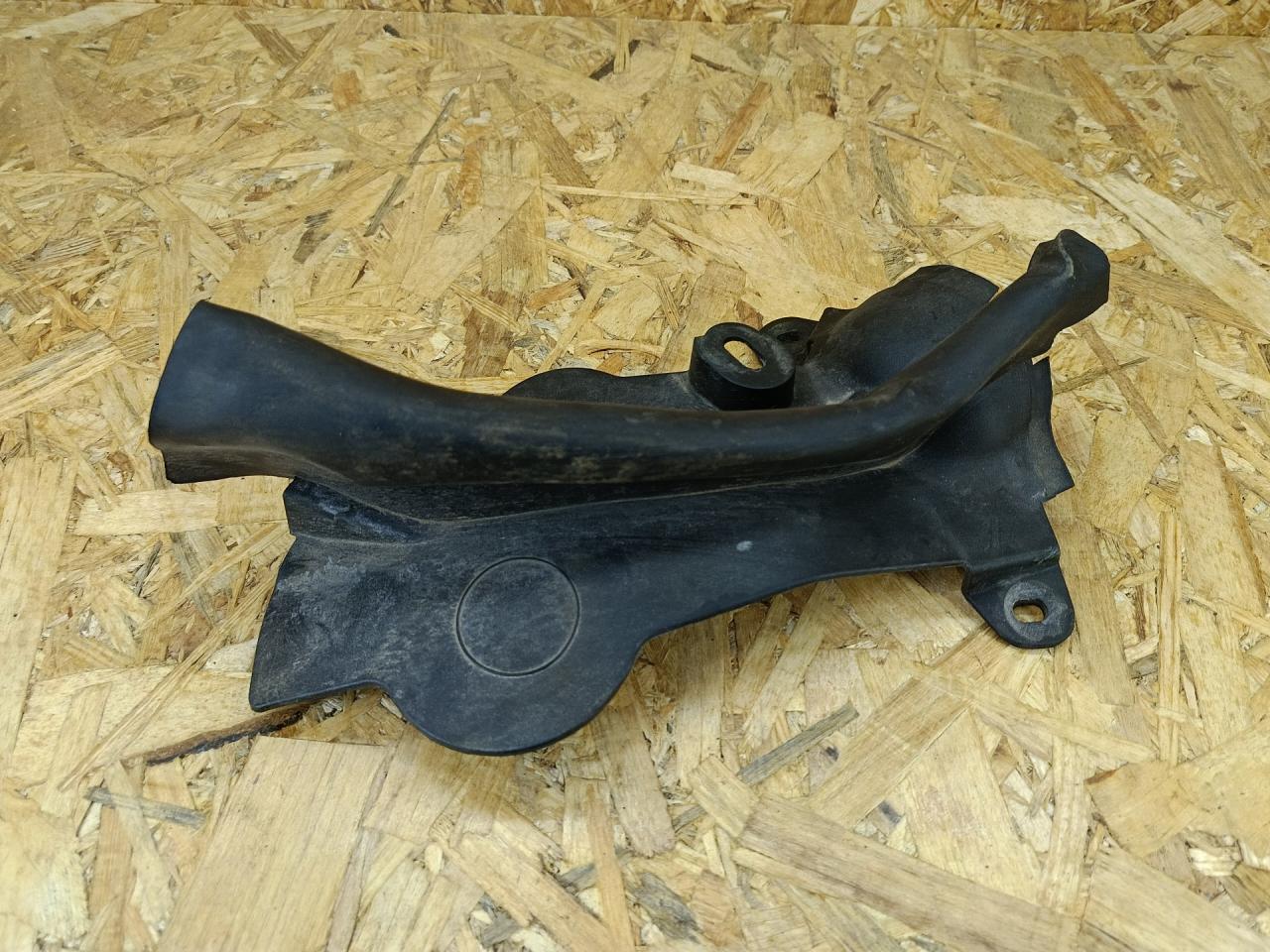 уплотнитель жабо BMW 5 серия G30/G31 G30 2017, 3.0 л., дизель, АКПП, синий, седан, полный привод, правый руль, 7349601, 51767349601 - фото №1