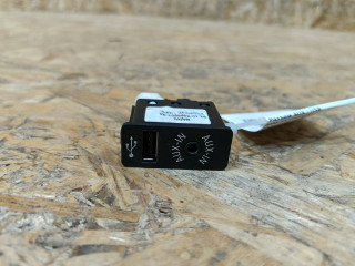 разъем AUX / USB BMW X5 F15 2014, 3.0 л., дизель, АКПП, коричневый, внедорожник 5 дв., полный привод, 9266607, 84109266607, 84109343604, 9343604