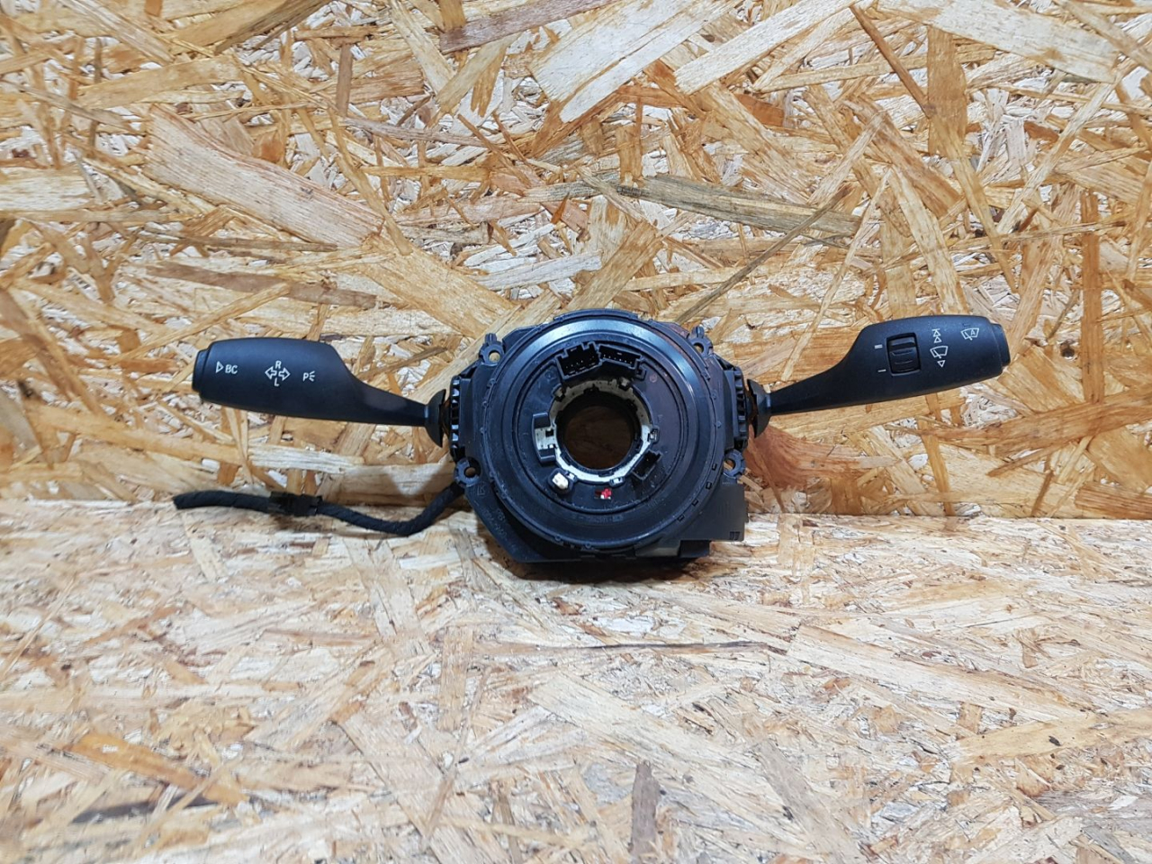 переключатель подрулевой (стрекоза) BMW 3 серия F30/F31/F34 F30 2014, 2.0 л., дизель, МКПП, седан, полный привод, правый руль, 9351140, 61319351140, 61319253746, 9253746, 61319242274, 9242274 - фото №1