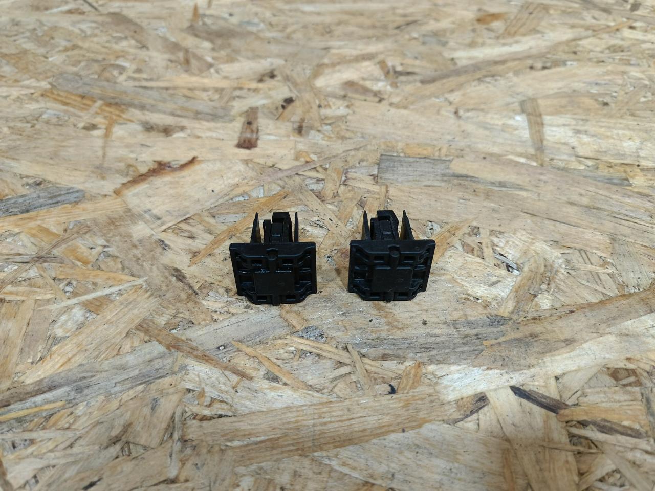 кронштейн радиатора BMW 1 серия F40 2024, бензин, МКПП, черный, хетчбэк 5 дв., передний привод, 17118668715, 8668715 - фото №1