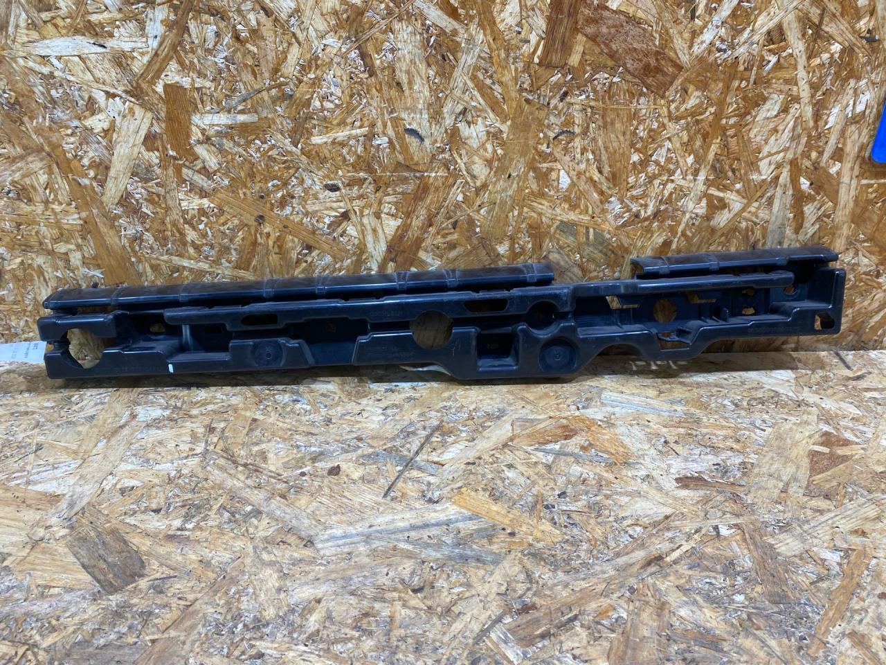 Кронштейн крепления порога BMW 5 серия G30/G31 G31 2020, 3.0 л., дизель, АКПП, универсал, полный привод, правый руль, 7387345, 51777387345 - фото №1