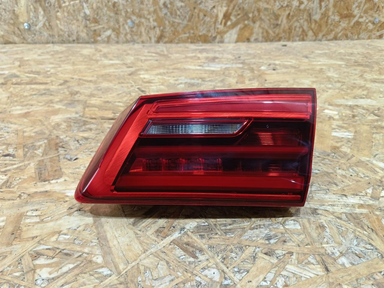 фонарь крышки багажника правый BMW 5 серия G30/G31 G30 2018, 3.0 л., дизель, АКПП, серый, седан, полный привод, правый руль, 7376474, 63217376474 - фото №1