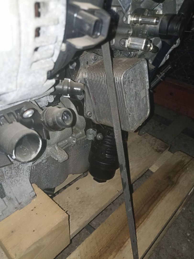 корпус масляного фильтра BMW X2 F39 2018, 2.0 л., дизель, АКПП, misano-blau metallic, внедорожник 5 дв., полный привод, правый руль - фото №1