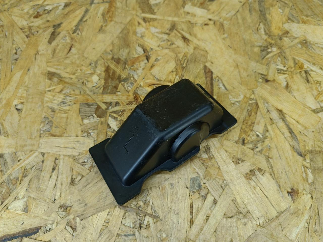 накладка петли багажника левая BMW 5 серия G30/G31 G30 2017, 3.0 л., дизель, АКПП, синий, седан, полный привод, правый руль, 7431193, 51497431193 - фото №1