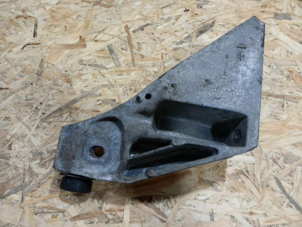 кронштейн двигателя BMW X5 E70 2007, 3.0 л., M57 306 D3, дизель, АКПП, внедорожник 5 дв., полный привод, правый руль, 6772680, 22116782982, 6782982, 22116772686, 6772686 - фото №1