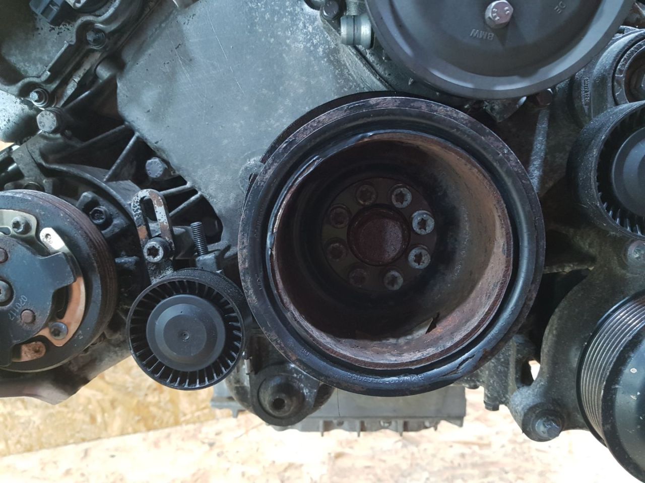 шкив коленвала BMW X5 E70 2007, 4.8 л., бензин, АКПП, серебро, внедорожник 5 дв., полный привод, правый руль, 7567055, 11237567055 - фото №1