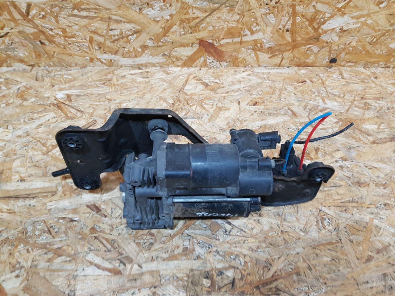 компрессор пневмоподвески BMW X5 E70 2007, 3.0 л., дизель, АКПП, внедорожник 5 дв., полный привод, правый руль, 6799419, 37206799419, 37206859714, 6859714, 37206789938, 6789938, 37226785506, 6785506, 37226775479, 6775479 - фото №1