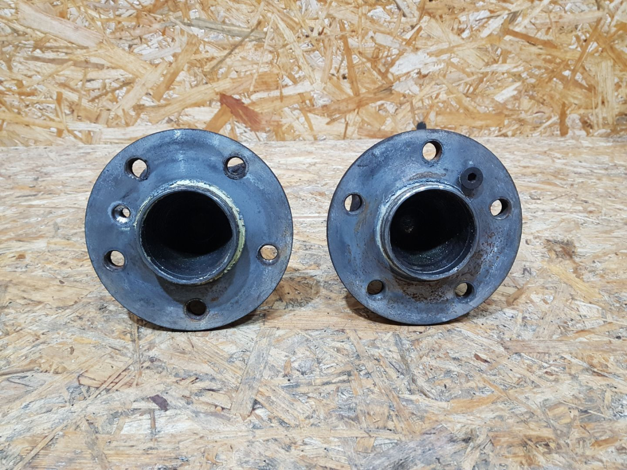 ступица задняя BMW X1 F48 2016, 2.0 л., дизель, АКПП, белый, внедорожник 5 дв., передний привод, правый руль, 6859547, 33416859547, 33406891921, 6891921 - фото №1