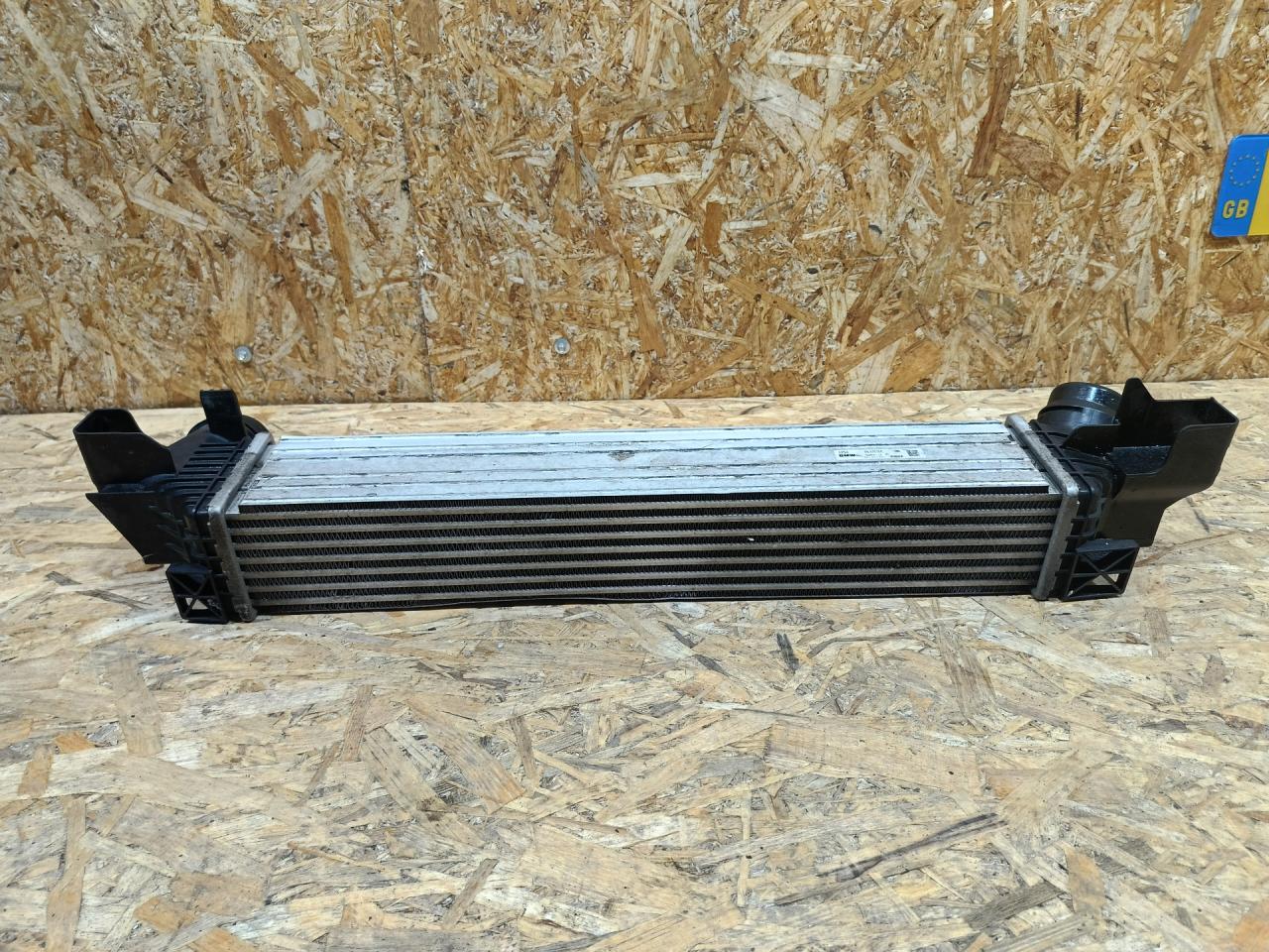 интеркулер BMW 1 серия F40 2024, бензин, МКПП, черный, хетчбэк 5 дв., передний привод, 7617507, 17517617597, 7617597 - фото №1