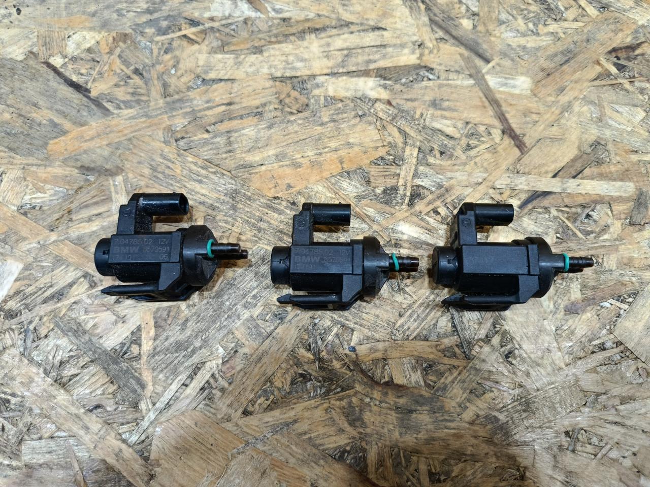 клапан вакуумного управления BMW 5 серия G30/G31 G30 2017, 3.0 л., дизель, АКПП, синий, седан, полный привод, правый руль, 8570591, 11748570591 - фото №1