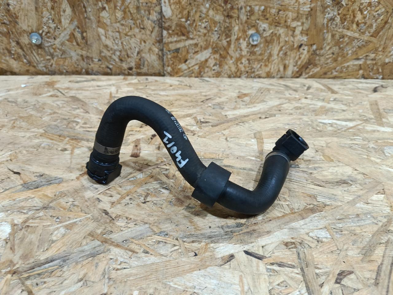 патрубок радиатора BMW 1 серия F40 2024, бензин, МКПП, черный, хетчбэк 5 дв., передний привод, 7617374, 17127617374 - фото №1