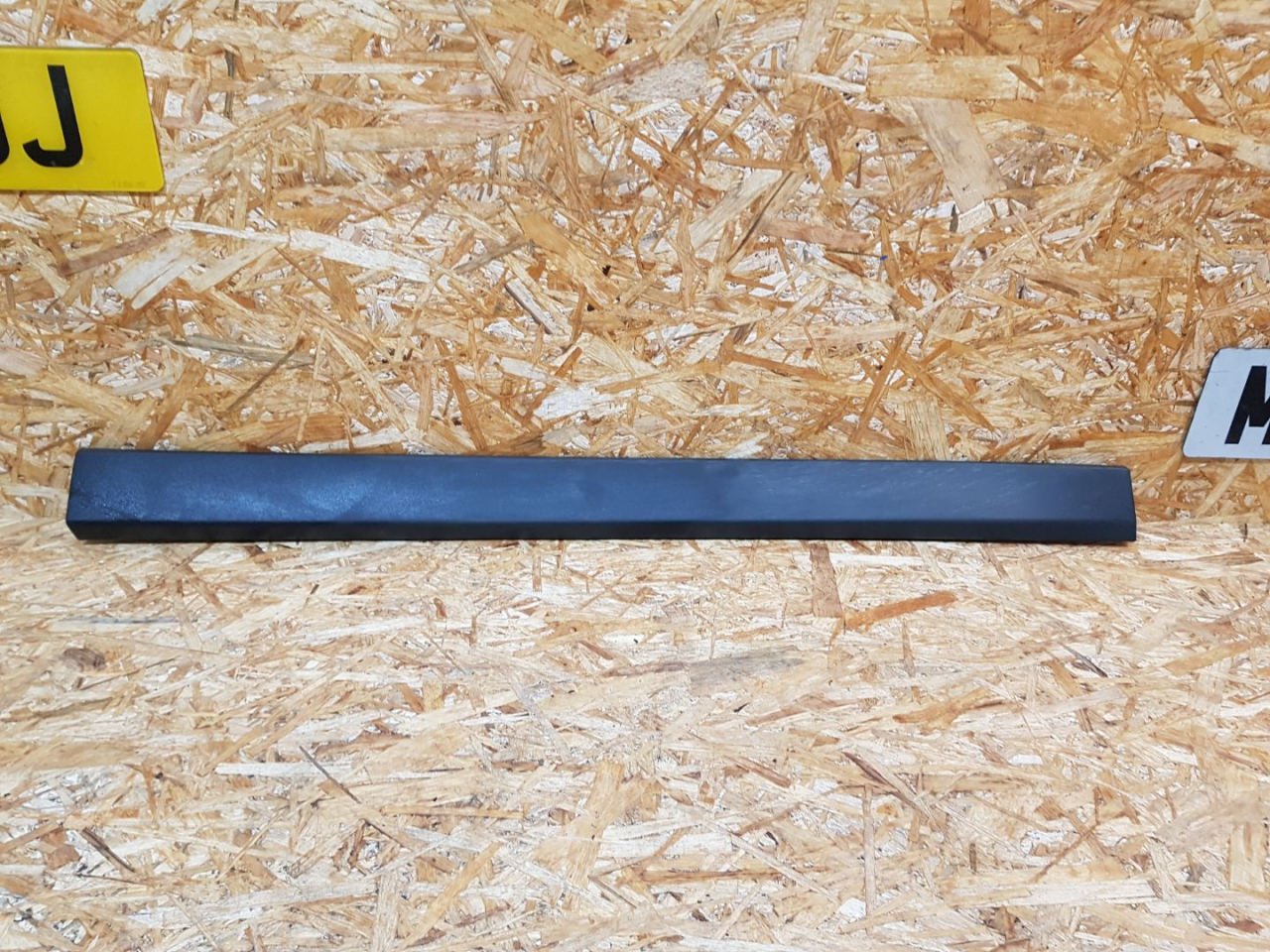 молдинг двери передней левой BMW X1 F48 2016, 2.0 л., дизель, АКПП, белый, внедорожник 5 дв., передний привод, правый руль, 7352091, 51137352091 - фото №1