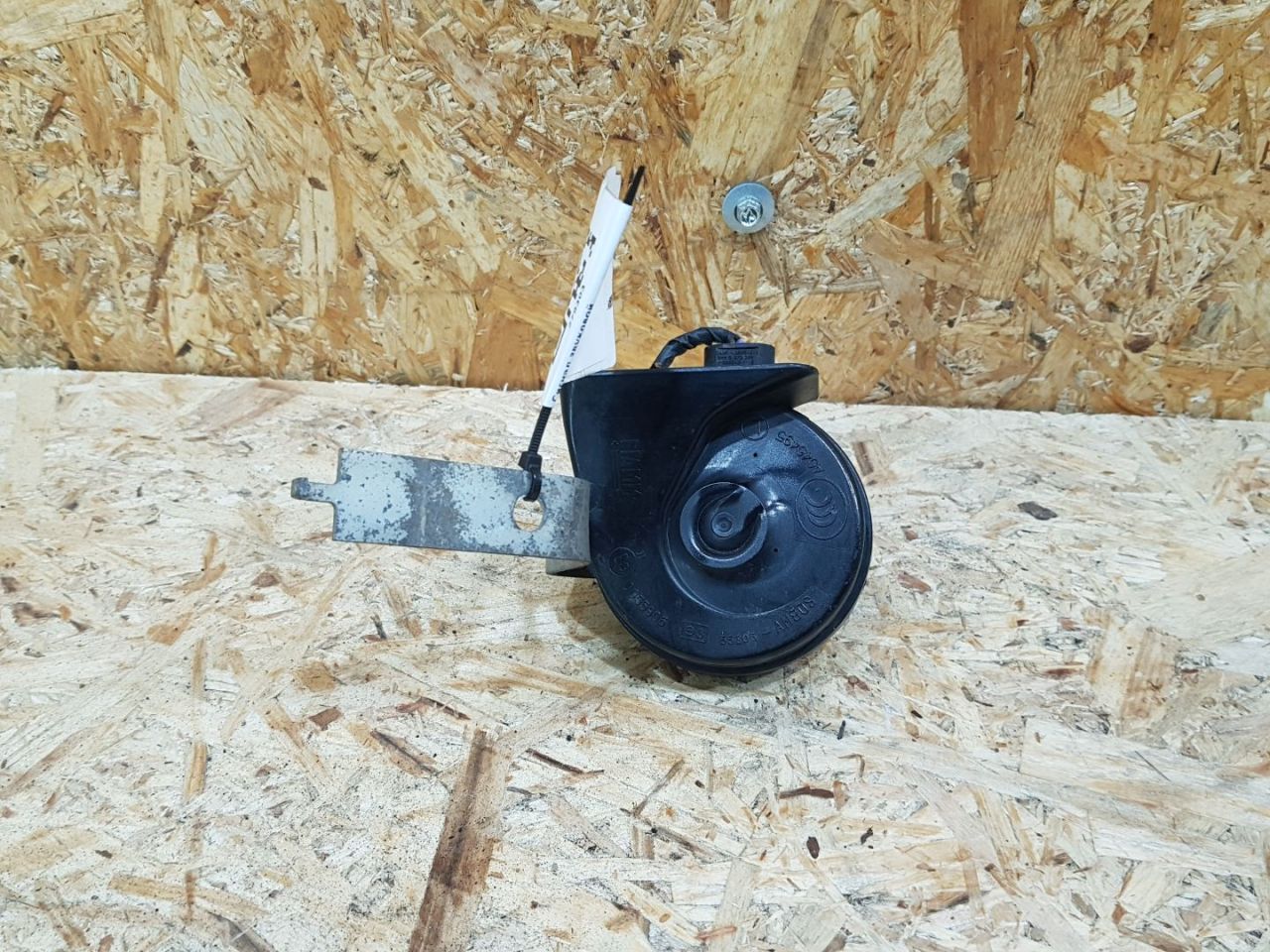 сигнал (клаксон) BMW X5 E70 2007, 4.8 л., бензин, АКПП, серебро, внедорожник 5 дв., полный привод, правый руль - фото №1