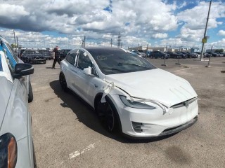 Tesla Model X 1 поколение