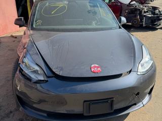 Tesla Model 3 1 поколение