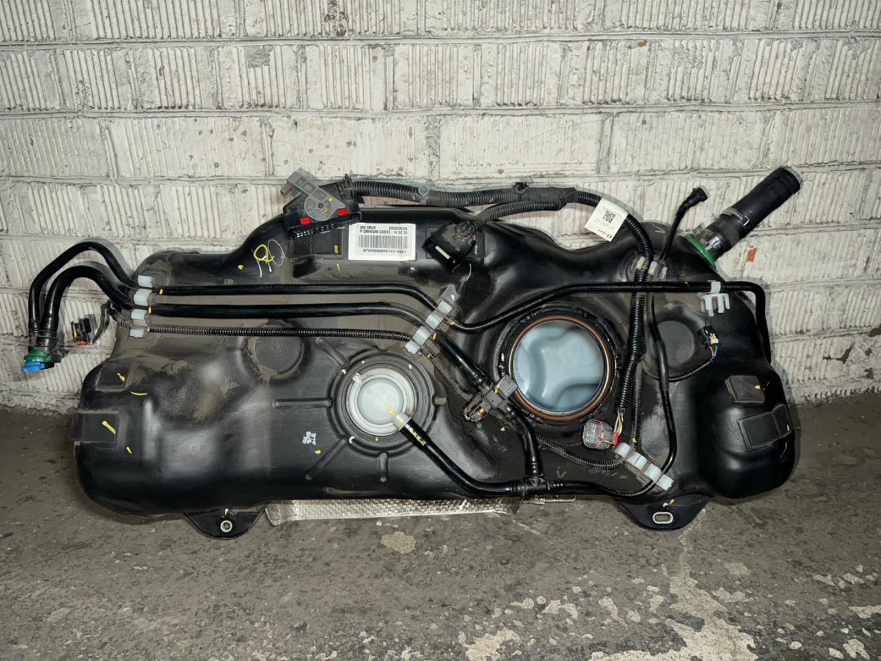 бак топливный Chevrolet TrailBlazer 3 поколение 2020, 1.3 л., бензин, вариатор, черный, внедорожник 5 дв., передний привод, 13506195, 60005881, 42766242 - фото №1