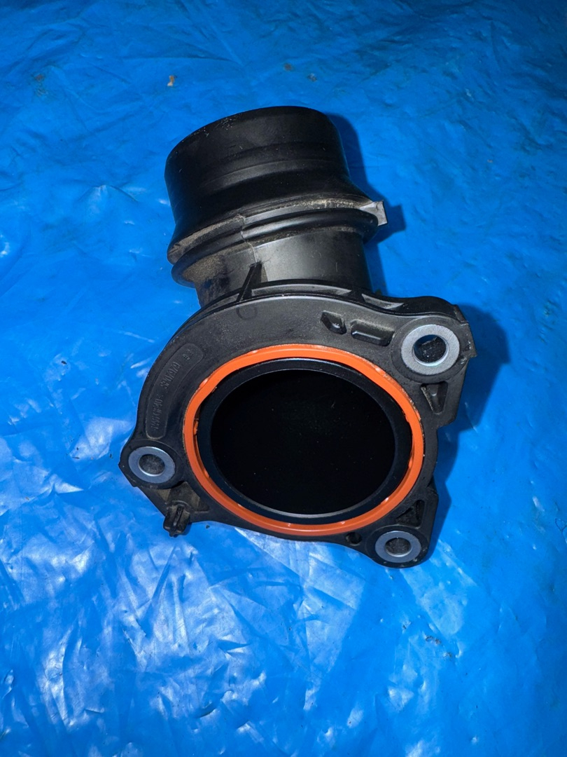 гофра инжектора Chevrolet TrailBlazer 3 поколение 2020, 1.3 л., бензин, вариатор, черный, внедорожник 5 дв., передний привод, 12685192 - фото №1