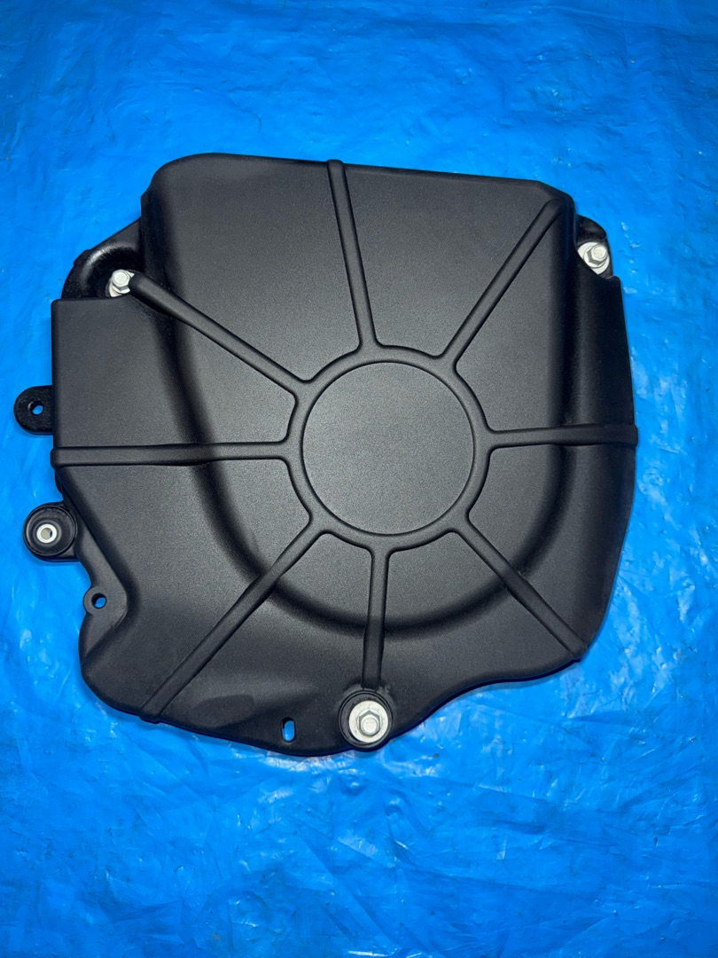 декоративная крышка двигателя Chevrolet TrailBlazer 3 поколение 2020, 1.3 л., бензин, вариатор, черный, внедорожник 5 дв., передний привод - фото №1