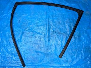 Уплотнитель стекла Chevrolet Bolt 1 поколение [рестайлинг] 2022, серебро