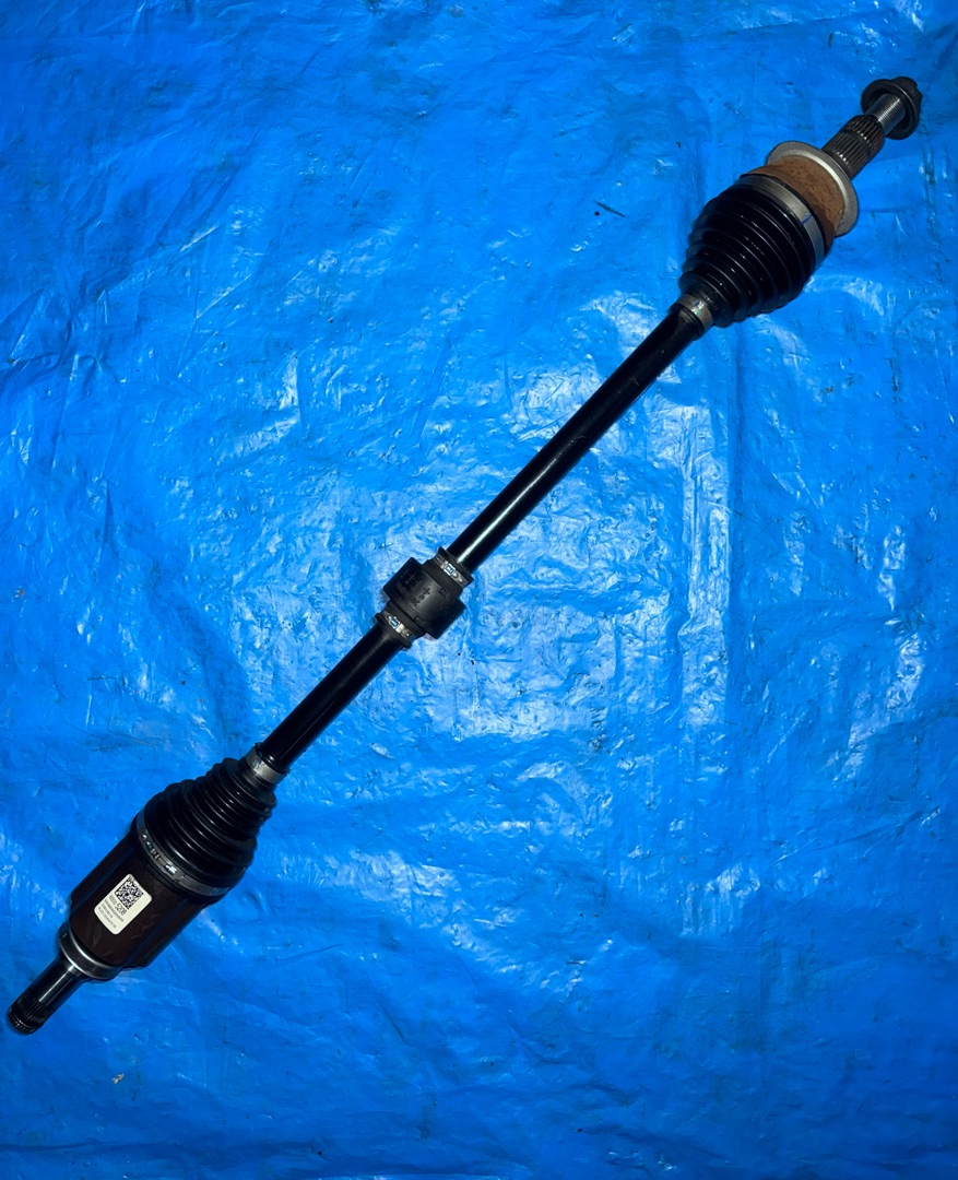 полуось передняя правая (приводной вал, ШРУС) Chevrolet TrailBlazer 3 поколение 2020, 1.3 л., бензин, вариатор, черный, внедорожник 5 дв., передний привод, 60005208 - фото №1