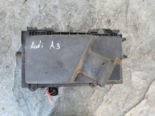 корпус воздушного фильтра Audi A3 8L 1996, 1.8 л., бензин, 5МКПП, хетчбэк 5 дв.