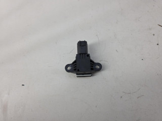 датчик удара Volvo V40 2 поколение [рестайлинг] 2017, 2.0 л., B 4204 T19, бензин, АКПП, белый, хетчбэк 5 дв., передний привод, правый руль, 31360986