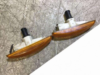 повторитель поворота на крыле Land Rover Discovery 3 поколение 2008, CH9H2213N330A