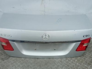 крышка багажника (дверь 3-5) Mercedes-Benz E-Класс W212/S212/C207/A207 2009, 2.2 л., дизель, АКПП, седан