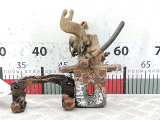 суппорт задний правый Hyundai Coupe GK 2002, 2.7 л., МКПП, купе, 582302D500