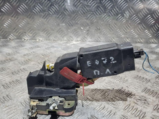 замок двери передней левой Mitsubishi Carisma 1 поколение 1997, 1.6 л., бензин