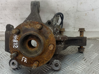 кулак поворотный правый Chrysler Voyager 4 поколение 2004, 2.5 л., дизель, МКПП, минивэн